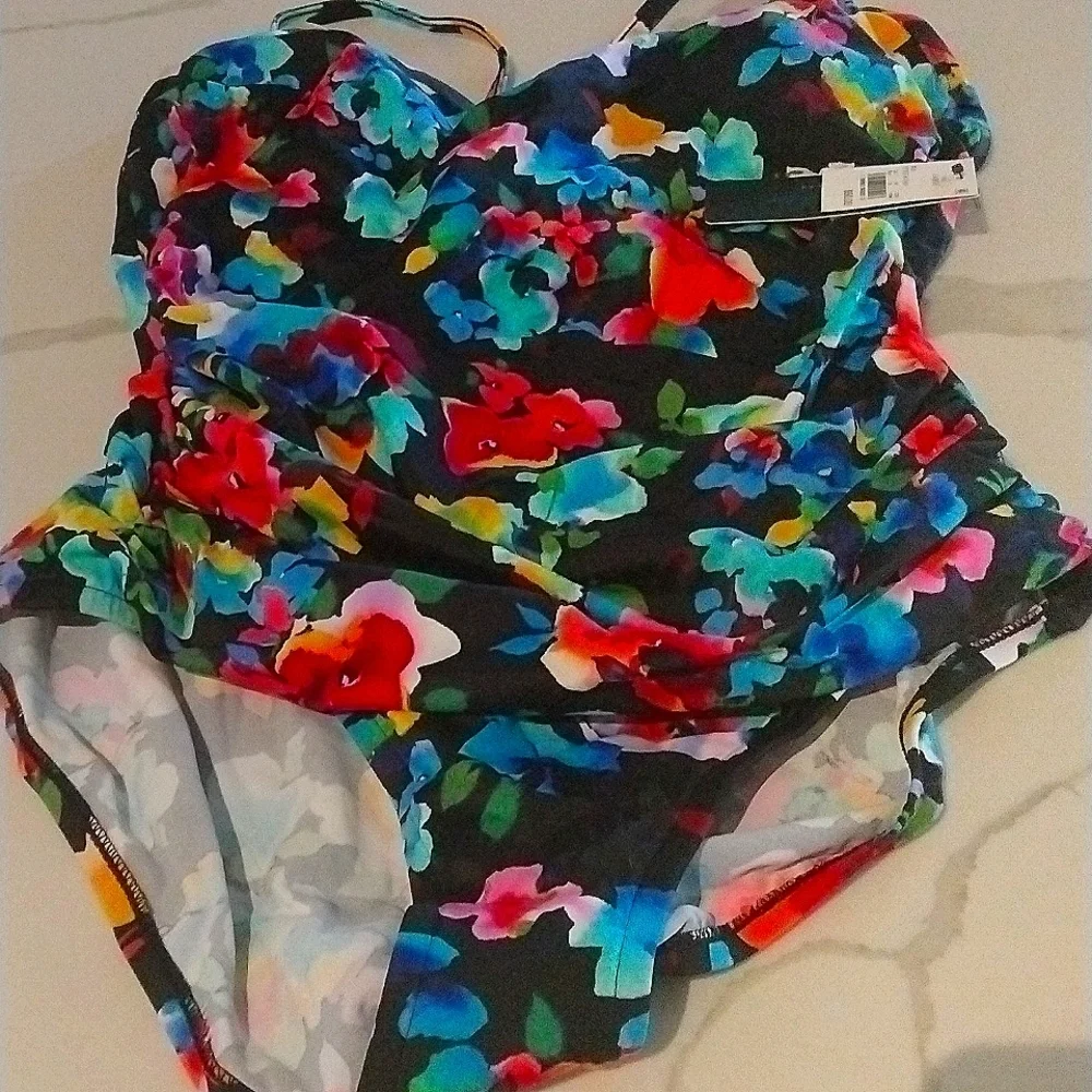 One-Piece Swimsuit 50‎ UPF  ring back floral SZ L floral ruched waist black